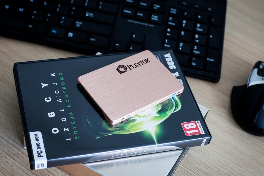 Niestety, ale dyski HDD w odróżnieniu od napędów SSD, nie są w stanie sprostać rosnącym oczekiwaniom graczy 001_Dysk_SSD_w grach_Wizualizacja