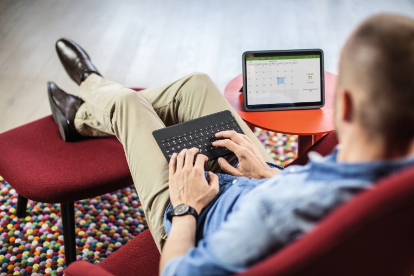 Przenośna klawiatura Logitech Keys-To-Go dla urządzeń mobilnych Przenośna klawiatura Logitech Keys-To-Go dla urządzeń mobilnych