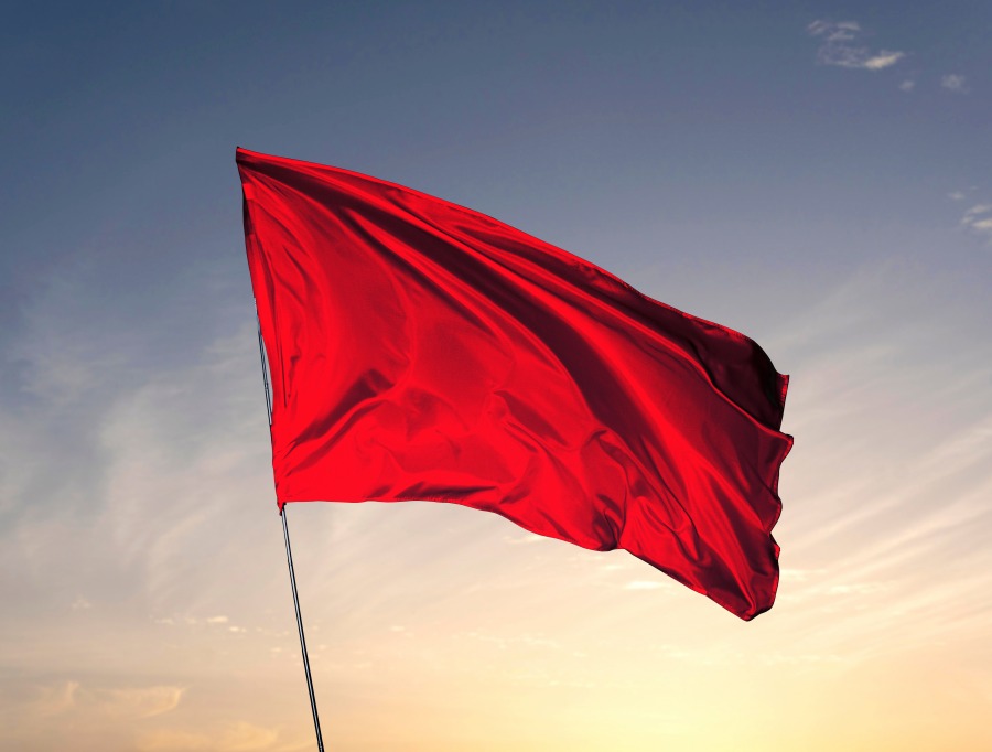 Firmy lekceważą „czerwone flagi" Firmy lekceważą „czerwone flagi"